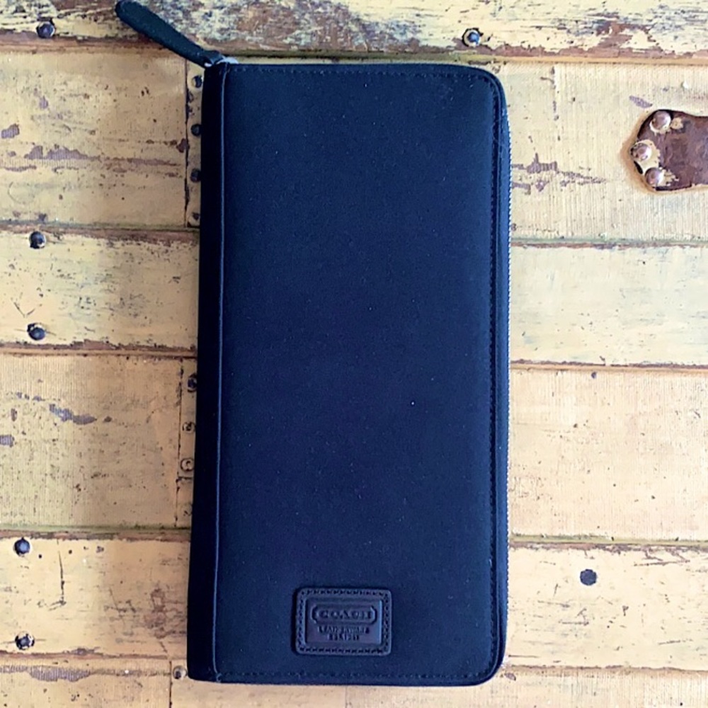 NWOT COACH SLIM BUSINESS CARD HOLDER FULL ZIP ORG